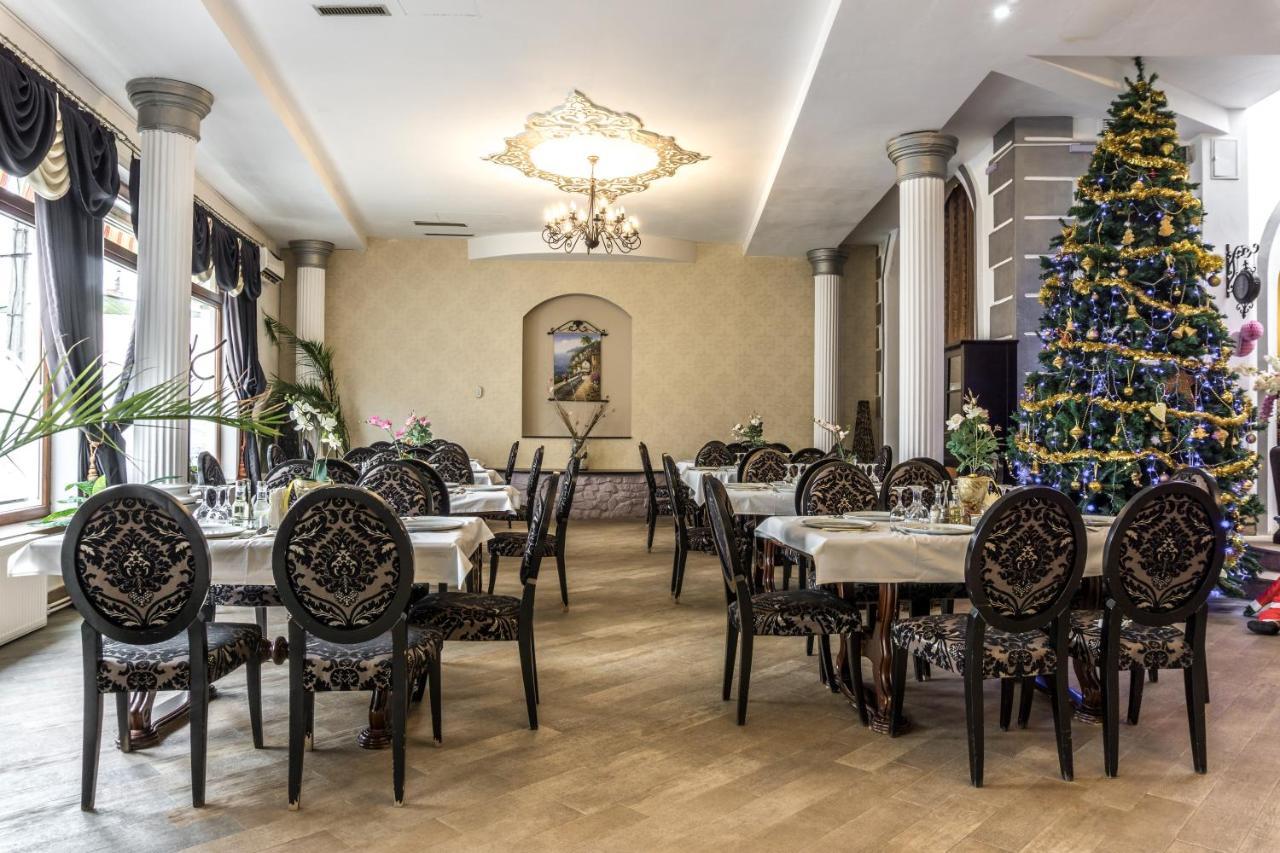 Hotel Ferdinand Haţeg Esterno foto