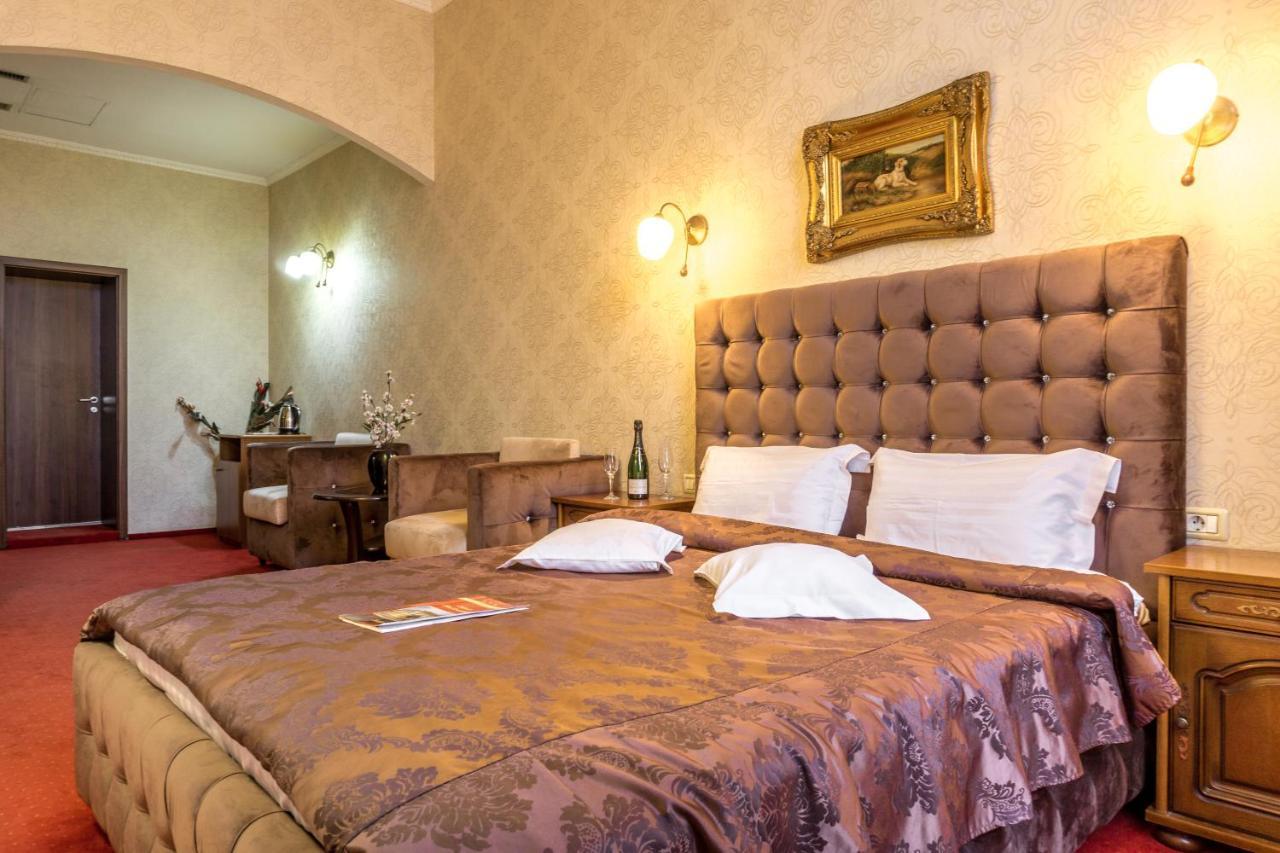 Hotel Ferdinand Haţeg Esterno foto