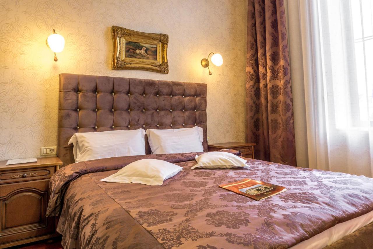 Hotel Ferdinand Haţeg Esterno foto