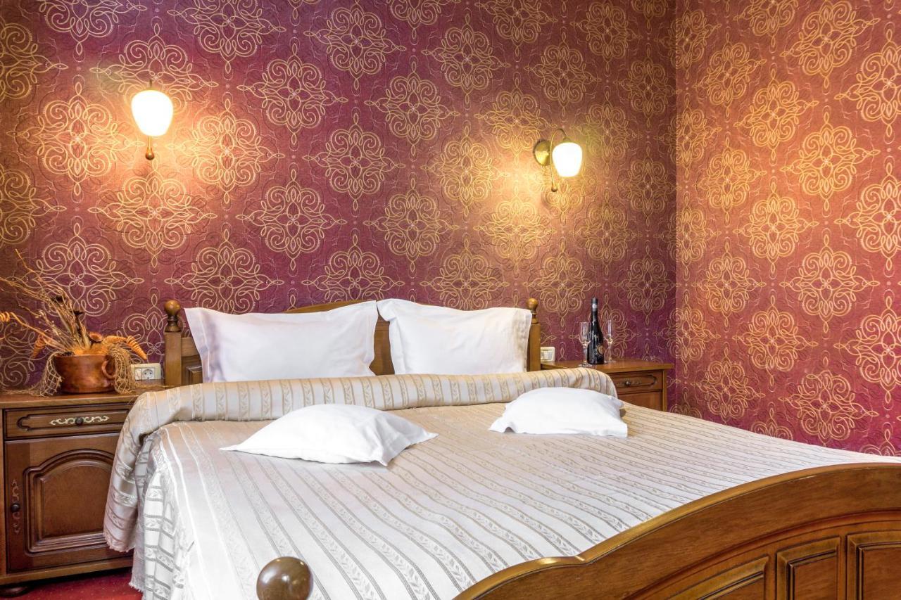 Hotel Ferdinand Haţeg Esterno foto