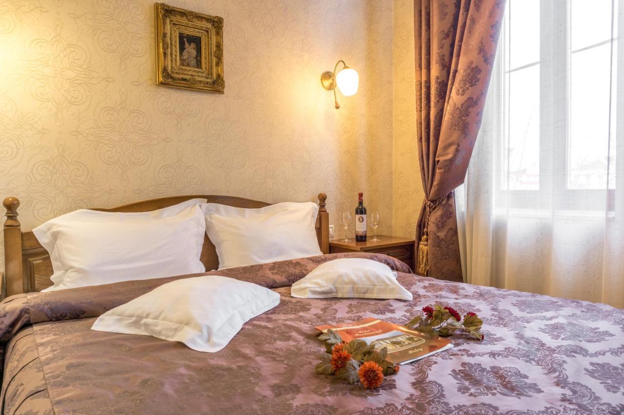 Hotel Ferdinand Haţeg Esterno foto