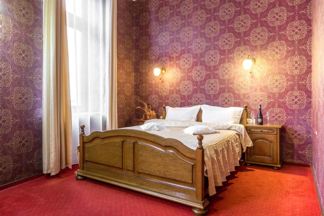 Hotel Ferdinand Haţeg Esterno foto