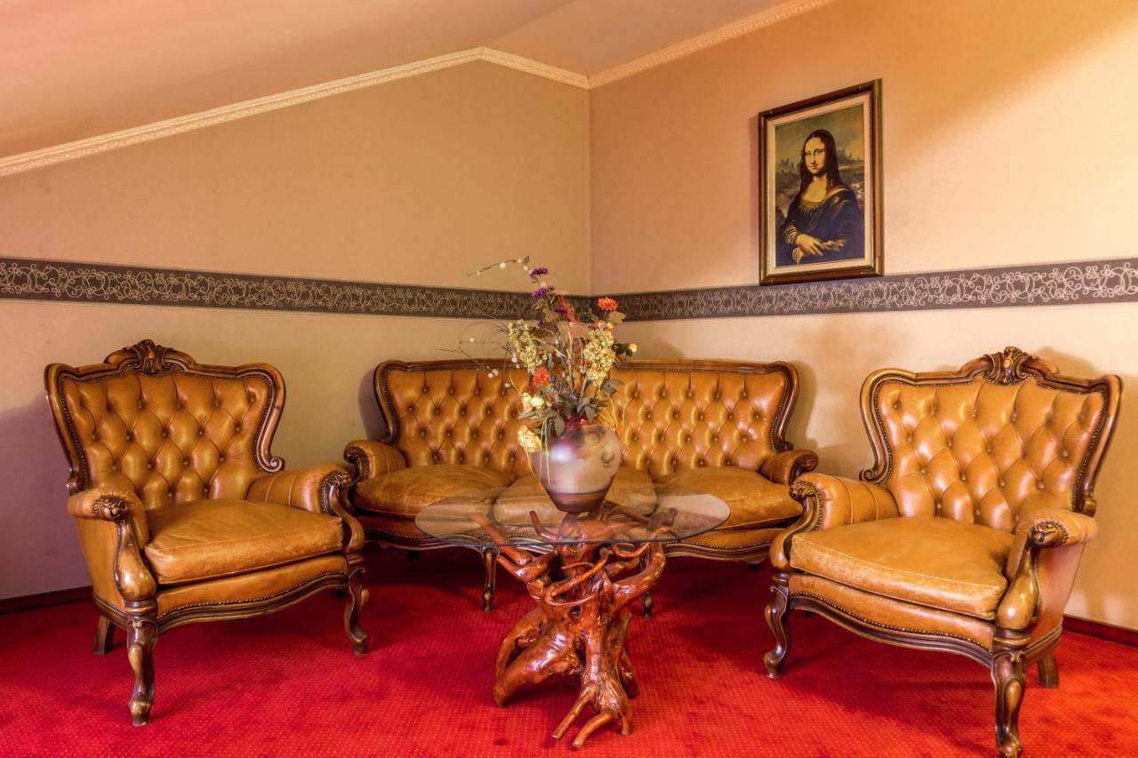 Hotel Ferdinand Haţeg Esterno foto