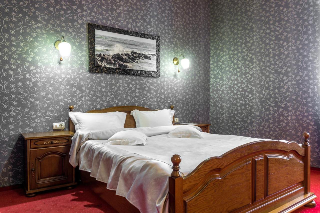 Hotel Ferdinand Haţeg Esterno foto