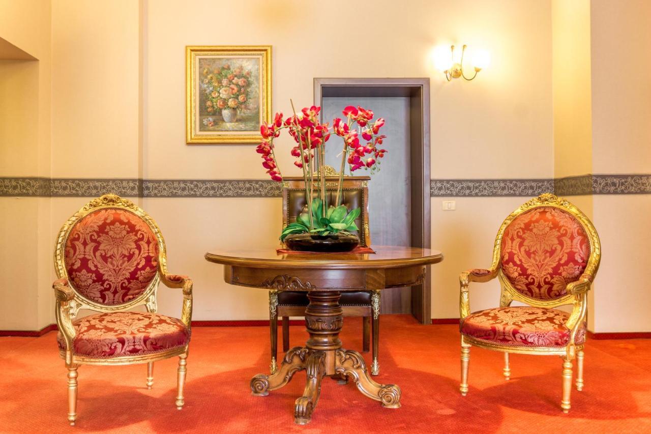 Hotel Ferdinand Haţeg Esterno foto