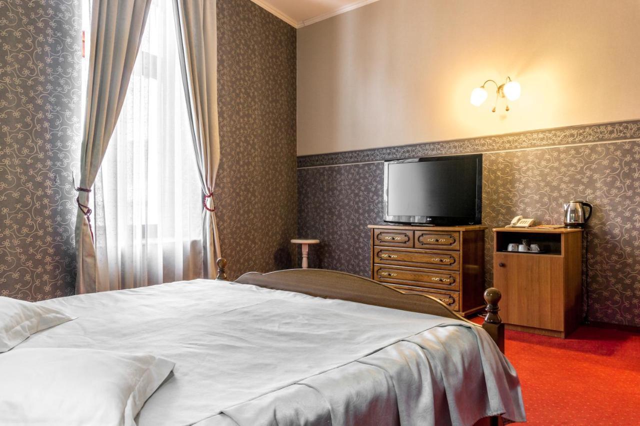 Hotel Ferdinand Haţeg Esterno foto