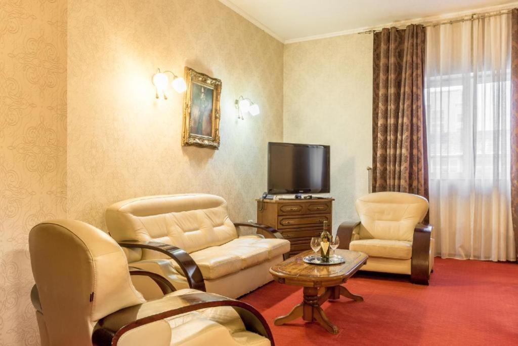 Hotel Ferdinand Haţeg Esterno foto